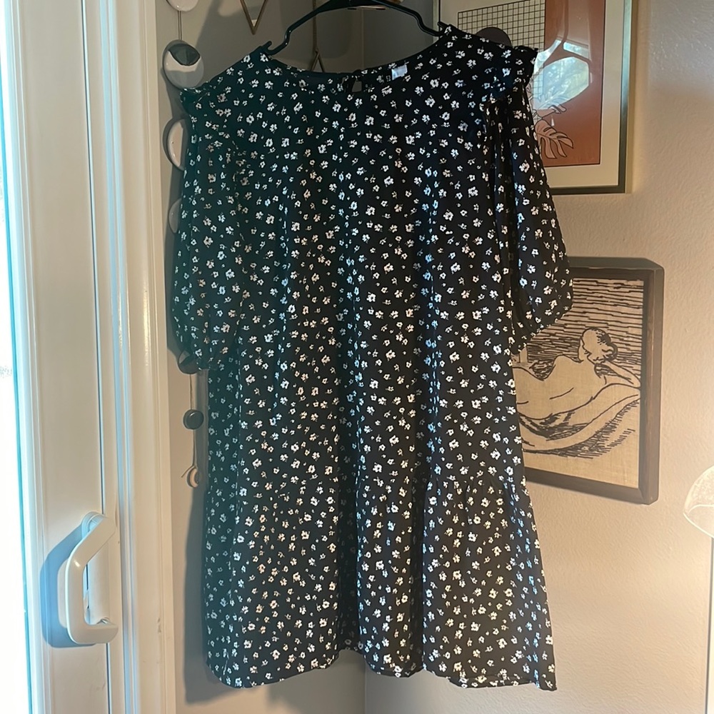 Light weight size large Divided floral mini dress from H&M in black and white
